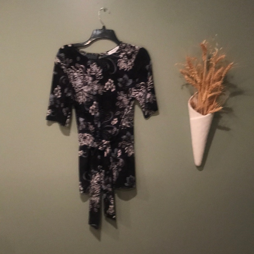 Nine West Short Sleeve Black, White, And Light Blue Front Tie Top S. NWOT